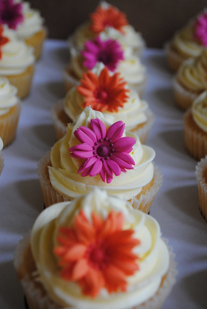 Gerbera wedding cupcakes