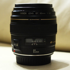 Canon EF 85mm f/1.8 USM 
