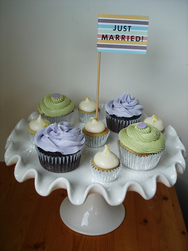 wedding cupcakes display