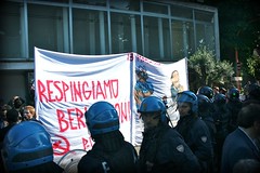 Berlusconi contestato comunali 2011