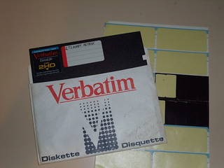 Verbatim 5.25" floppy disk by goosmurf from Flickr under CC