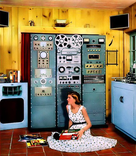 Cozinha Futurista equipada com Mainframe, visão dos anos 60.