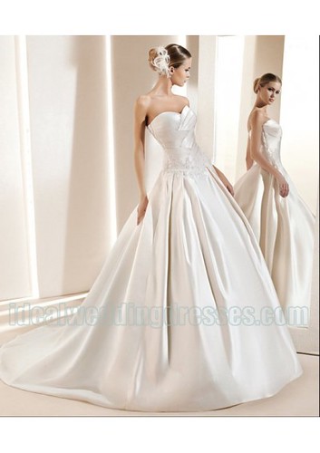 Satin Sweetheart Strapless Neckline Rouched Appliques in Chapel Train Empire 2011 Luxurious Wedding Dress WD-0495