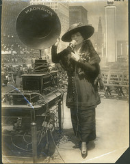 Fritzi Scheff demonstrating Magnavox for Fifth Liberty Loan in New York City, 1895