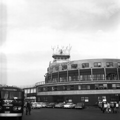 laguardia airport - april 1958 (1958-040-07)