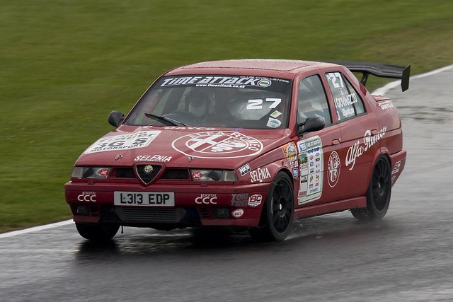 The Alfa 155 of Antonio Giovanazzo at a very wet Knickerbrook during Time