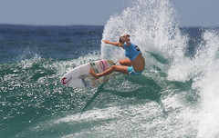 women surfing snapper rocks australia