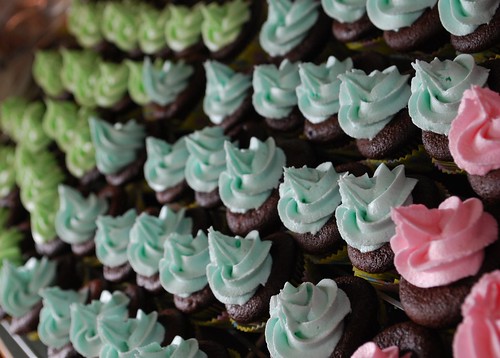 Many Mini Cupcakes 2