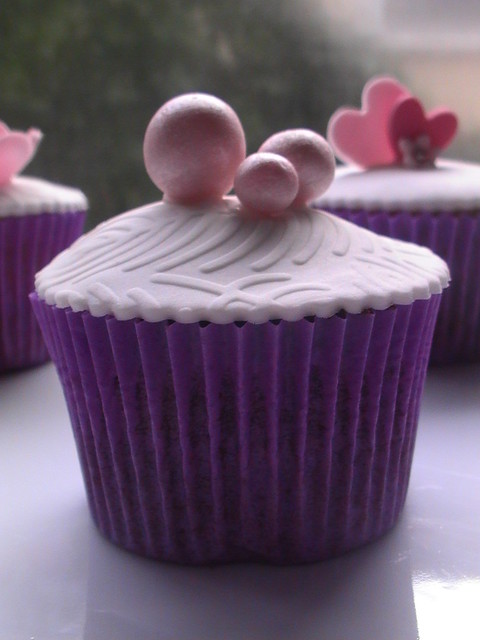 Sample wedding cup cakes pearls Feathers and pearlschocolate cup cake