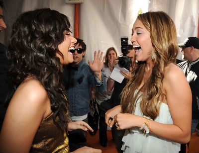 Demi Lovato Miley Cyrus at the 2009 Kids Choice Awards