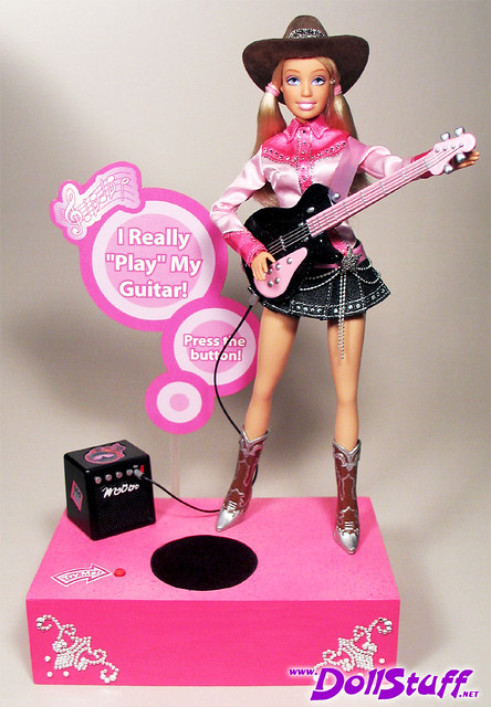I Can Be a Cool Musician Barbie® Doll par Charles (dollstuff.net)