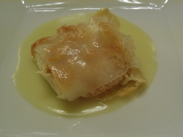 Huevos con Pan y Panceta Sobre Crema Ligera de Patata (premio pil-pil de la Gastronomía 2001)