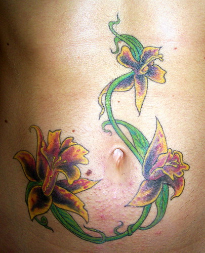 flower tattoos on hip
