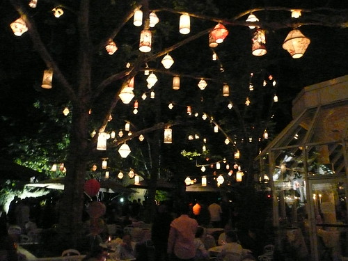 the tiki lights at tavern on the green central park by eastvillagepeeps