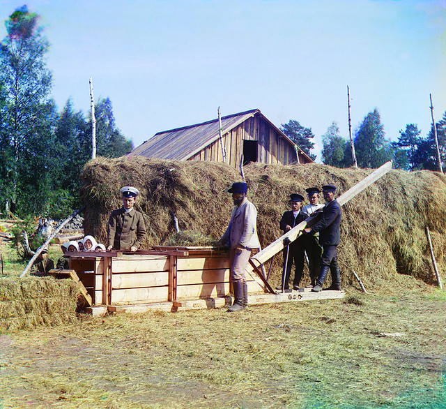 Pressing machine for the hay, 1915