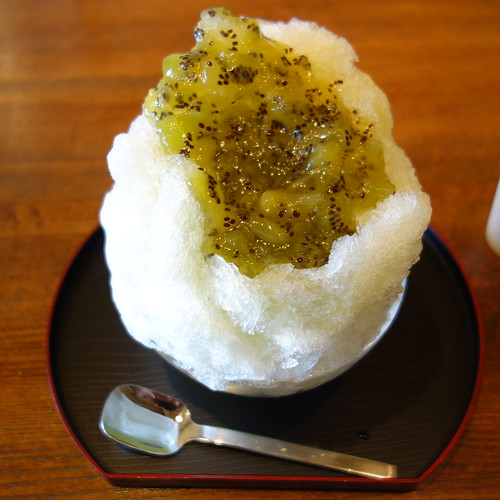 焼津の鯛焼屋さん「あおば」の新作、キウイフルーツのカキ氷。とてもとても美味しかった。