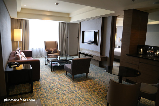 renaissance hotel johor bahru junior suite living room