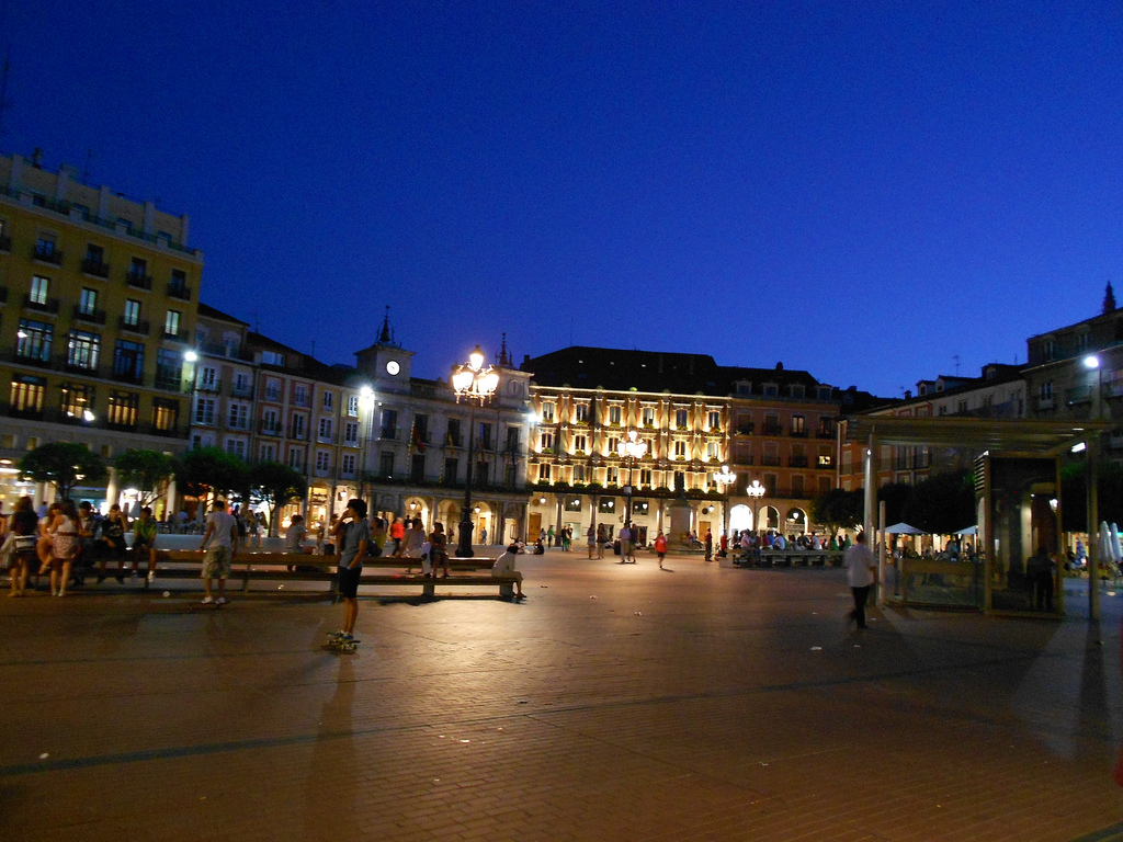 Plaza Mayor de Burgos, y su ambiente nocturno. Autor, EEPaul