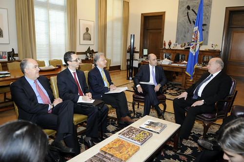 OAS Secretary General Meets with the Deputy Defense Minister of Colombia