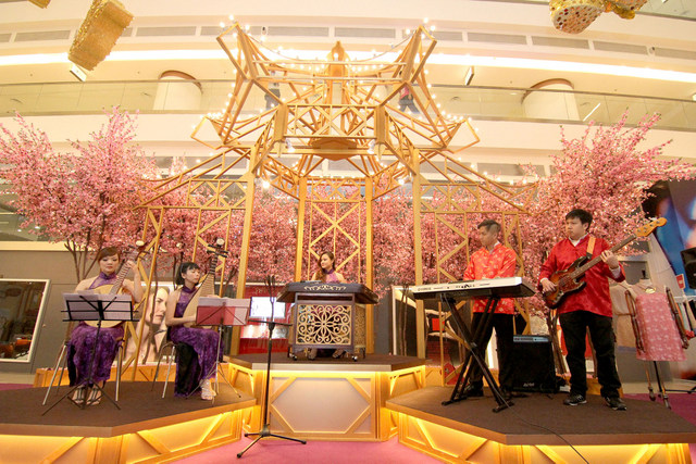The traditional Chinese instrumental band entertaining visitors at the ground floor atrium