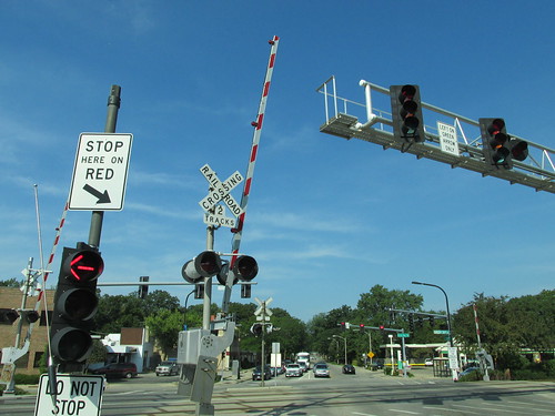 The Lake Avenue railroad crossing in Wilmette Illinois.  August 2013. by Eddie from Chicago