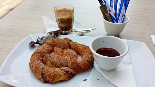 Guylian Belgian Chocolate Cafe: Cinnamon Swirl & Special Macchiato