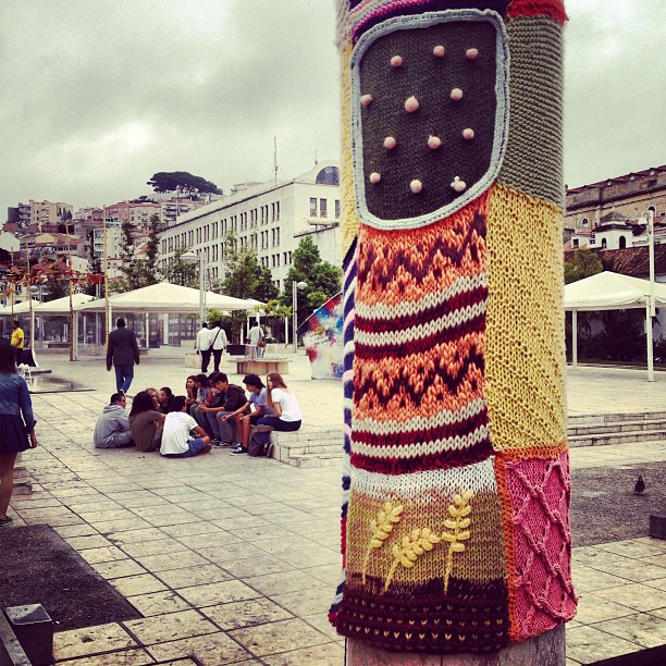 Cool #yarnbombing in Martim Moniz, #lisbon
