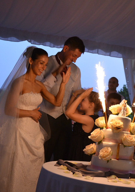 timandnatalia_wedding_france_reception_cake_sparklers