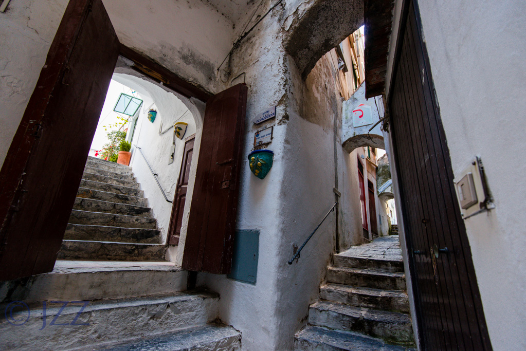 inside Amalfi, all houses are connected