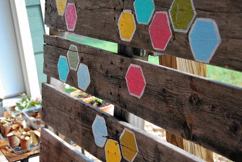 DIY hexagon palette yard decor