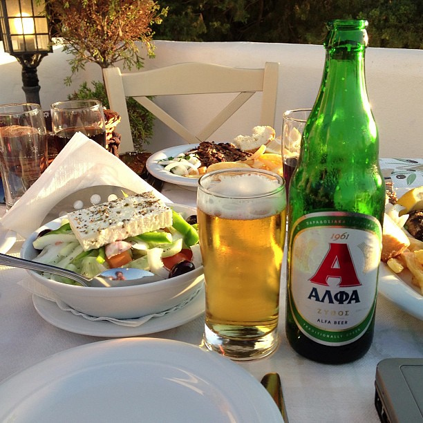  Greek Salad ve Alfa Beer 