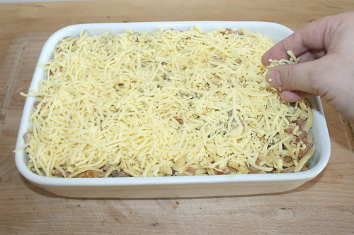 41 - Mit Käse bestreuen / Dredge with cheese