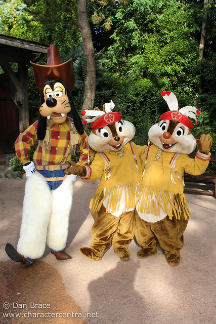 Meeting characters in Frontierland