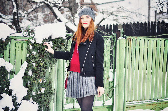 Red_grey_black_outfit (4)