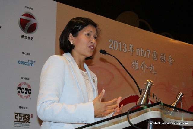 ntv7 and 8TV Group General Manager Airin Zainul giving her speech during YUAN Carnival 2013 Launch, press conference