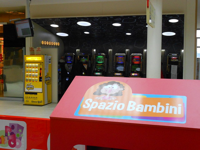 spazio bambini + slot machine a vista - Autogrill Brianza Nord