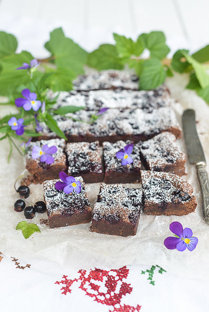 brownie with blackcurrants