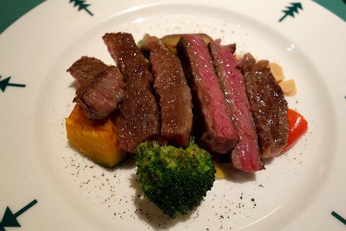 Photo:Beef steak By:pelican