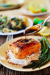 Asian salmon with rice noodles and asparagus