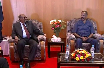 Eritrean President Isaias Afewerki (right) and Sudanese President Omer Hassan Al-Bashir meeting in Asmara on January 16, 2014. They both expressed support for Juba in the war. by Pan-African News Wire File Photos