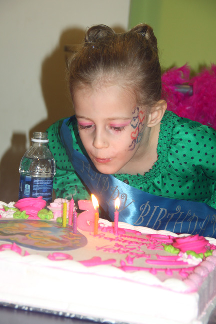 Cake_blowing-out-candles