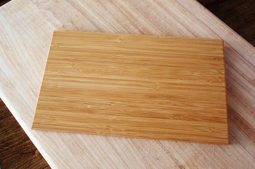 conditioning-wooden-cutting-boards-and-utensils