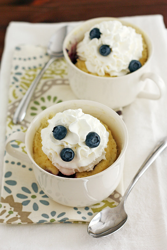 blueberry white chocolate mug cakes