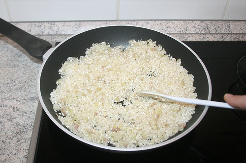 21 - Reis glasig andünsten / Braise rice until it gets translucent