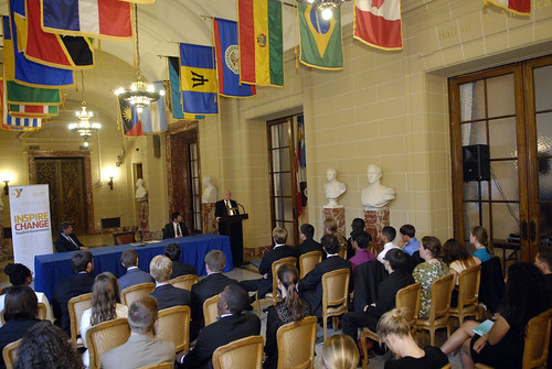 Secretary General Receives Group of U.S. Students at the OAS