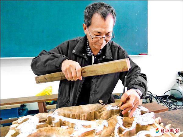 洪耀輝 木雕精工不讓步 最讚三峽祖師廟