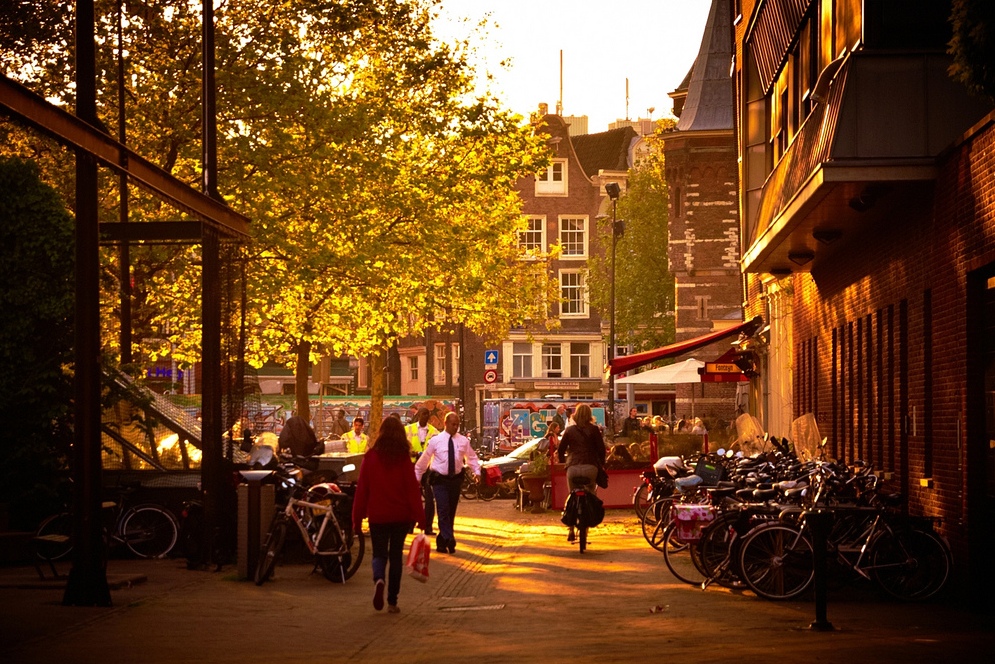 3. Calles estrechas en Ámsterdam, un día de septiembre. Autor, Moyan Breen