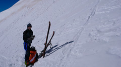 Górny fragment podejścia na przełęcz Pasquele - zamiana nart na raki.