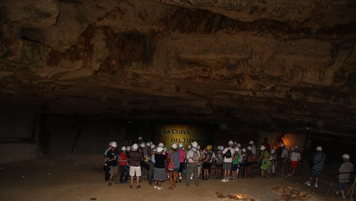 Grupo de visitantes en Atapuerca
