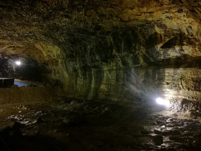 lumia 925 - lava caves on Jeju Island-001